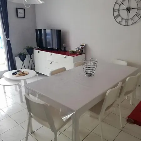 Vie De Famille Apartment Camiers